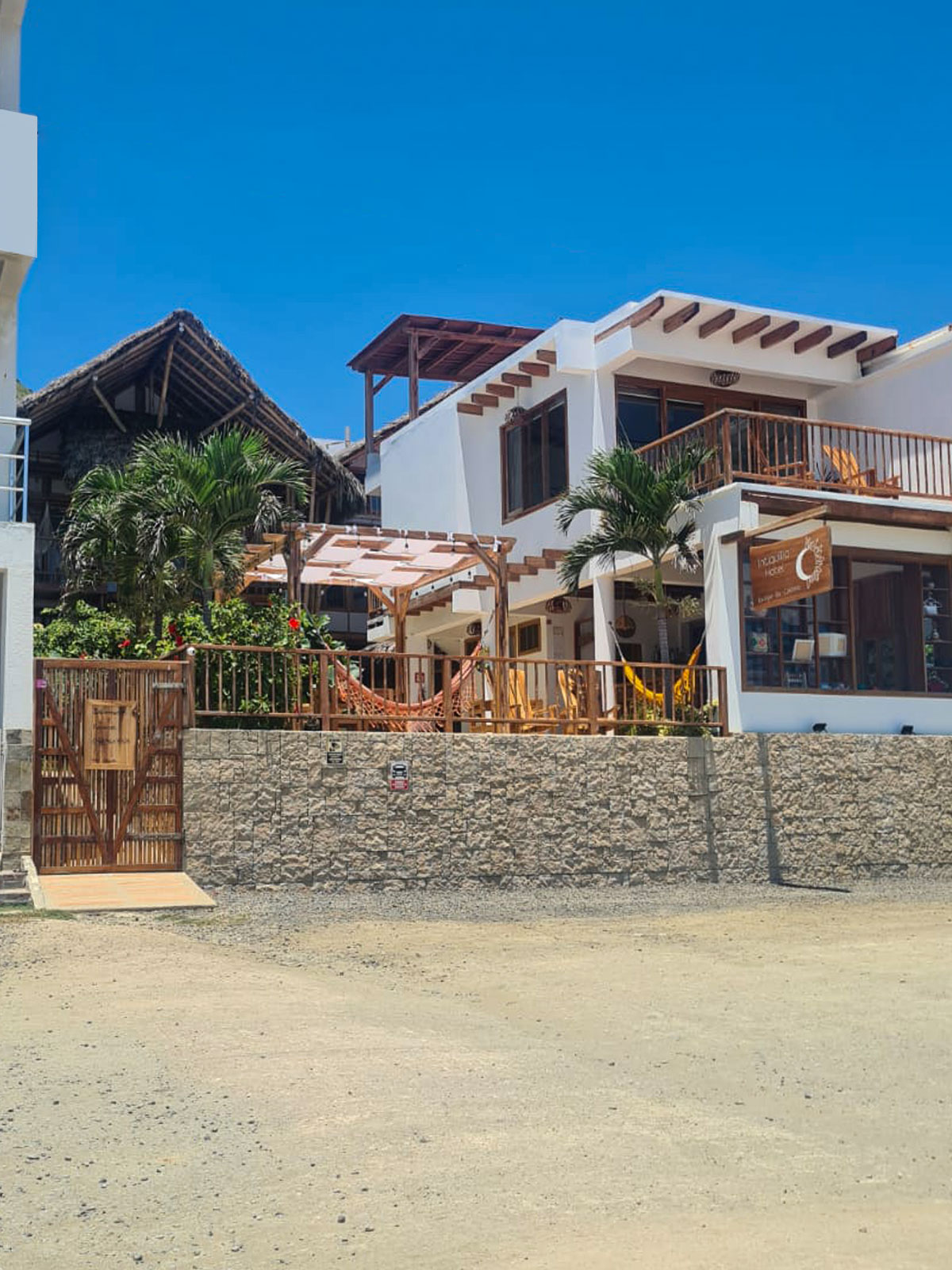 Fachada Hotel Intiquilla